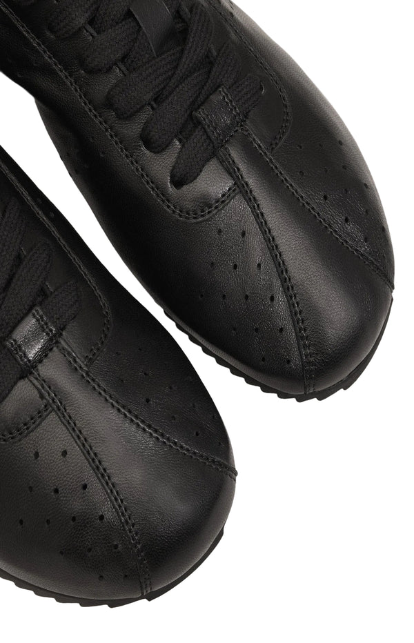 Laden Sie das Bild in den Galerie-Viewer, Black Cow Leather Soft Sneakers