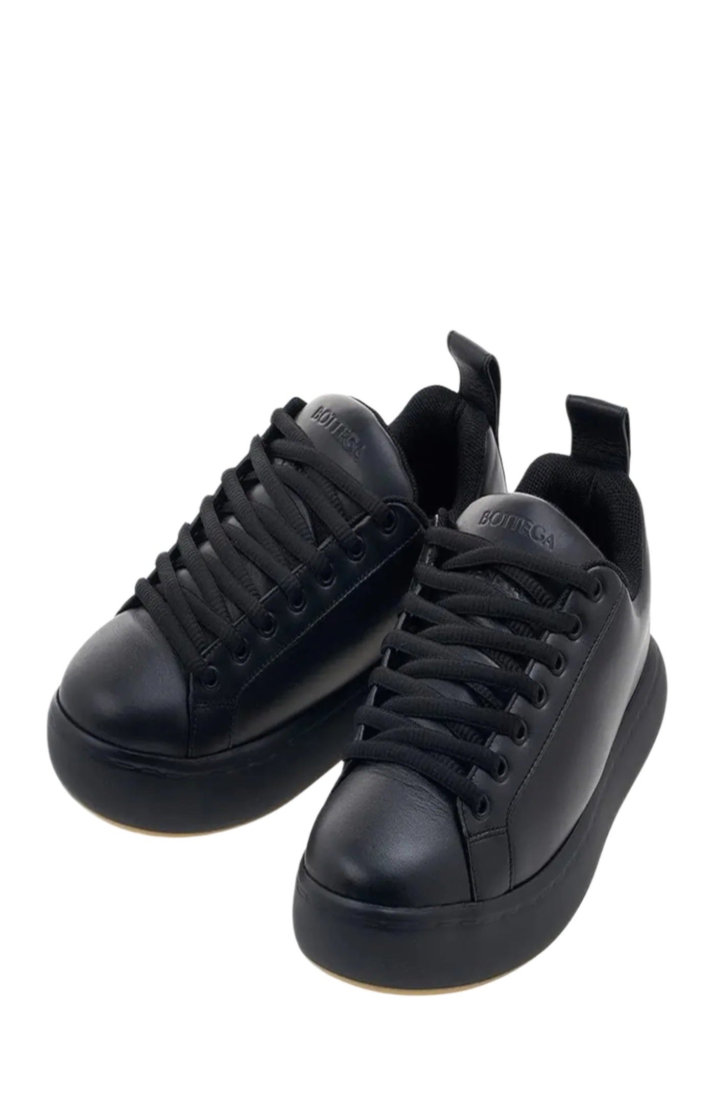 Cargar imagen en el visor de la galería, Black leather low top sneakers