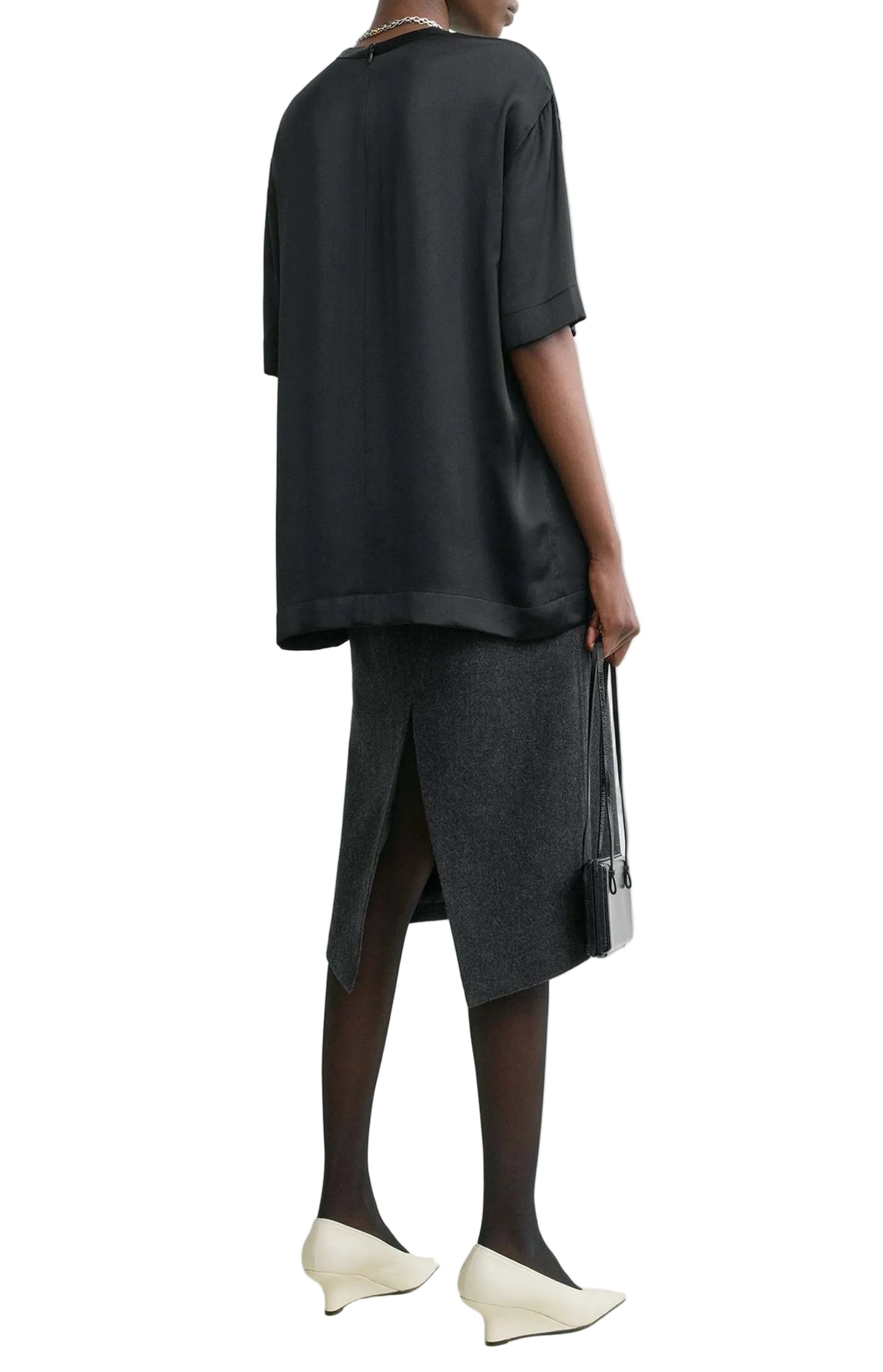Load image into Gallery viewer, Top satin tee in black